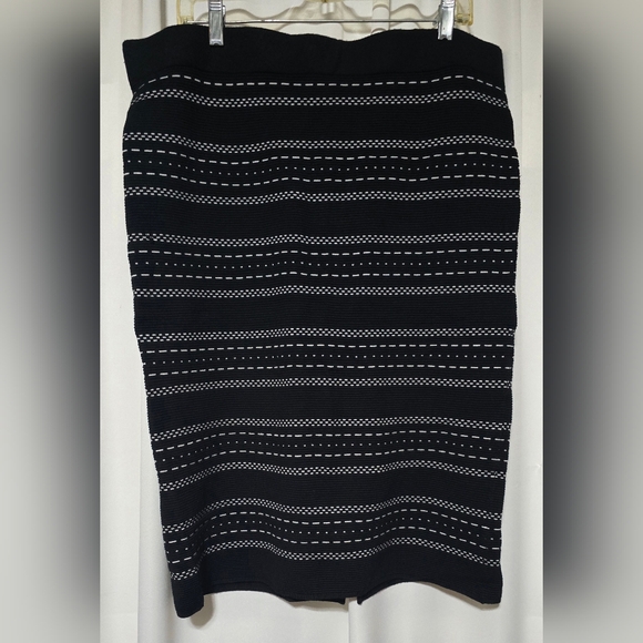 Women's Black/White Striped Skirt Size XL EST. 1945 - Picture 7 of 7
